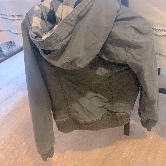 TNA Winter Jacket - Grey - extra small - Picture 2 of 2